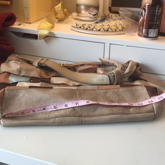 - B. Makowsky Vintage Leather Patchwork Large Bag. P/A1021/ - Picture 11 of 14